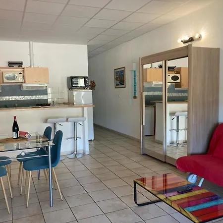 Les Pieds Dand L'eau Apartment *