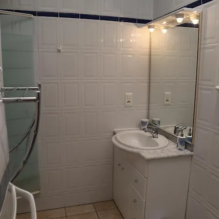 Les Pieds Dand L'eau Apartment *
